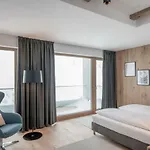 Luxury 4*